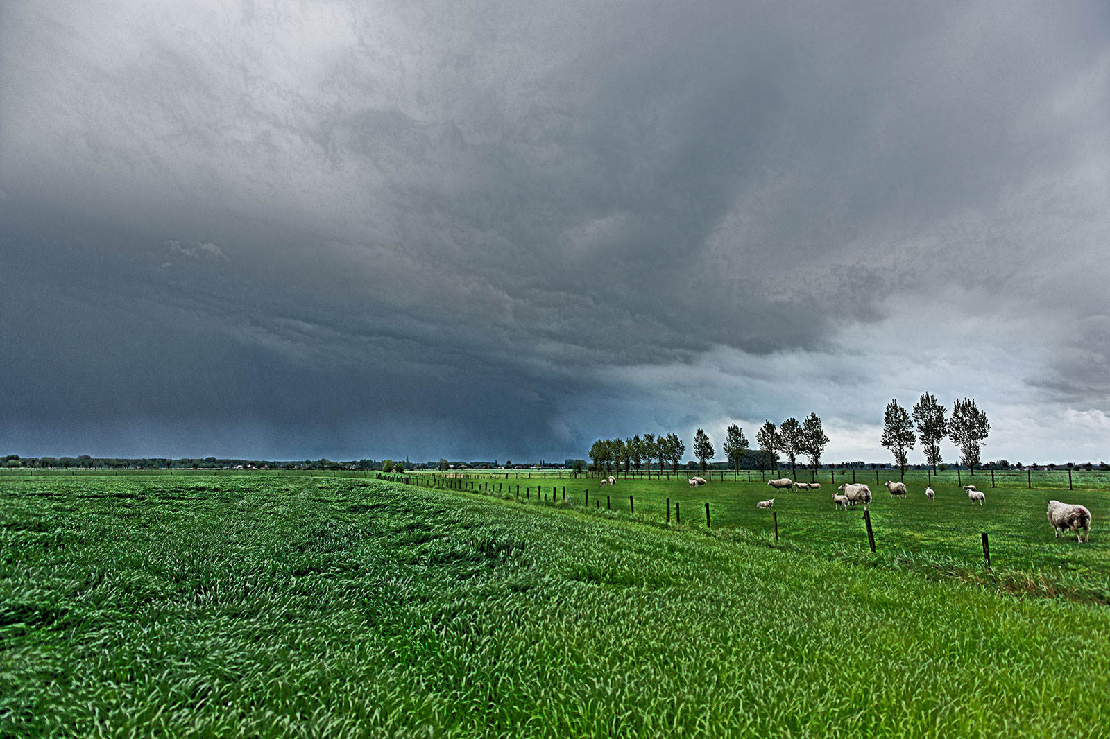 Onweer, ergens onderweg, mei 2010